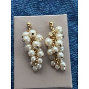 AVON Faux cream Pearls "Grapes" cluster Goldtone Leaves Dangle Post Earrings